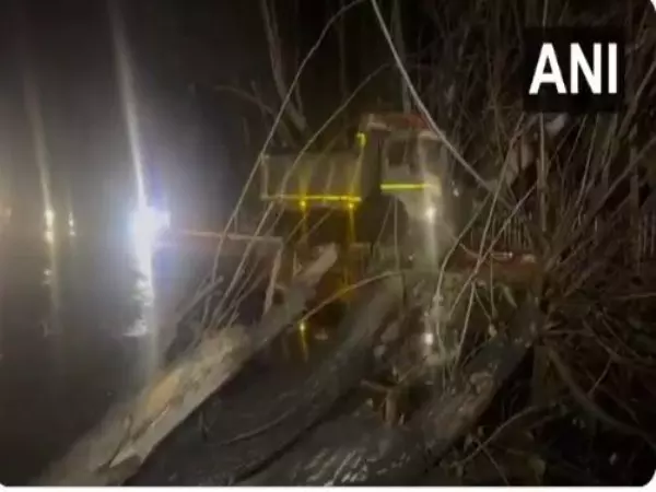 तेज हवाओं और बारिश से जम्मू और Udhampur में व्यापक नुकसान तेज हवाओं और बारिश से जम्मू और Udhampur में व्यापक नुकसान