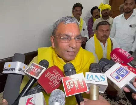 यूपी : नेशनल हेराल्ड मामले में कांग्रेस के देशव्यापी प्रदर्शन पर राजभर का तंज, उनके पास करने को कुछ नहीं यूपी : नेशनल हेराल्ड मामले में कांग्रेस के देशव्यापी प्रदर्शन पर राजभर का तंज, उनके पास करने को कुछ नहीं