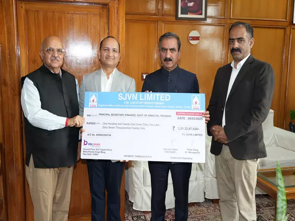 एसजेवीएनएल ने CM Sukhu को 121.33 करोड़ रुपये का अंतरिम लाभांश चेक भेंट किया एसजेवीएनएल ने CM Sukhu को 121.33 करोड़ रुपये का अंतरिम लाभांश चेक भेंट किया