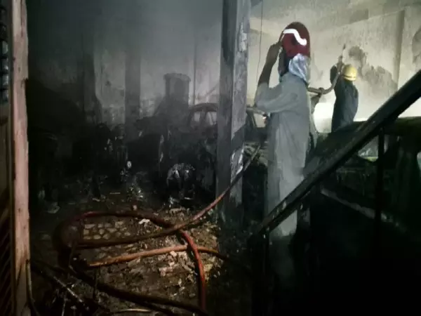 Delhi: शाहीन बाग़ की रिहायशी इमारत में लगी आग, कोई हताहत नहीं Delhi: शाहीन बाग़ की रिहायशी इमारत में लगी आग, कोई हताहत नहीं