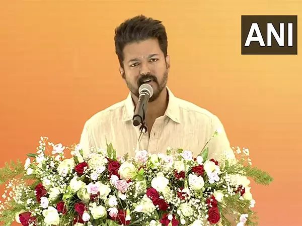 ऑल इंडिया मुस्लिम जमात ने इफ़्तार पार्टी को लेकर TVK प्रमुख विजय के खिलाफ़ फ़तवा जारी किया ऑल इंडिया मुस्लिम जमात ने इफ़्तार पार्टी को लेकर TVK प्रमुख विजय के खिलाफ़ फ़तवा जारी किया