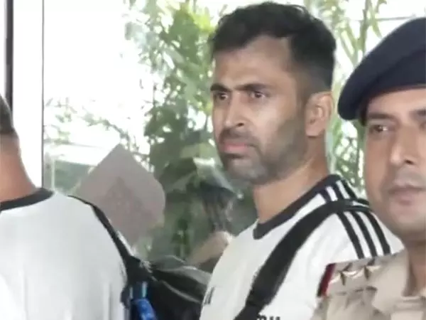 BCCI ने ऑस्ट्रेलिया दौरे में निराशाजनक प्रदर्शन के बाद फील्डिंग कोच अभिषेक नैयर को हटाया BCCI ने ऑस्ट्रेलिया दौरे में निराशाजनक प्रदर्शन के बाद फील्डिंग कोच अभिषेक नैयर को हटाया
