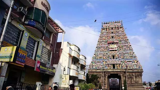 मंत्री पी.के.शेखर बाबू ने आस्था और केले का दृष्टांत बताया मंत्री पी.के.शेखर बाबू ने आस्था और केले का दृष्टांत बताया
