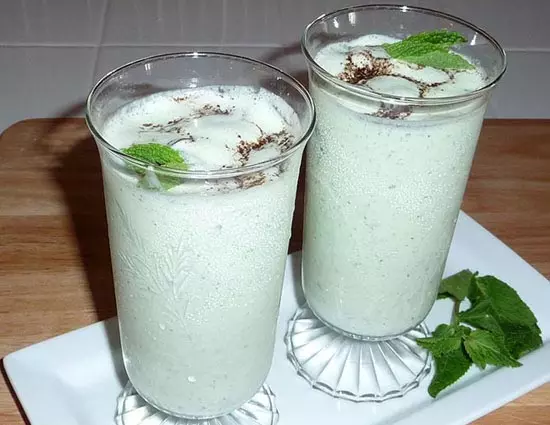 Recipe: घर आए मेहमानों को पिलाएं दही का ये शर्बत Recipe: घर आए मेहमानों को पिलाएं दही का ये शर्बत