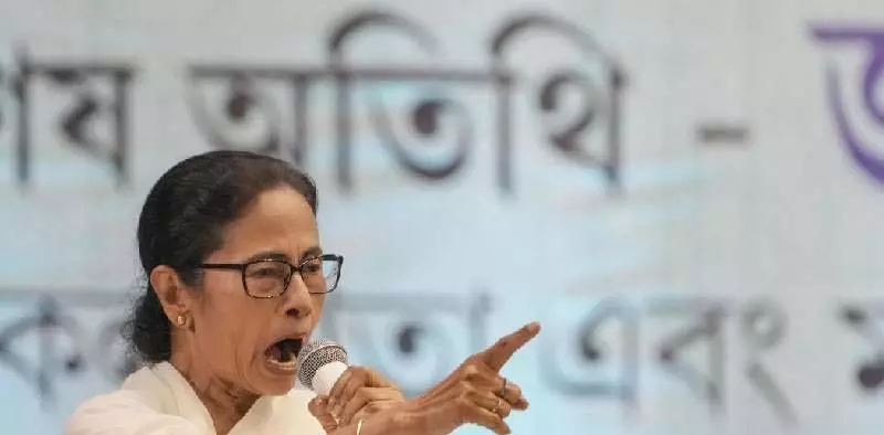 Bengal में तनाव के बीच ममता बनर्जी ने धर्म के मुद्दे पर संतुलन कायम किया Bengal में तनाव के बीच ममता बनर्जी ने धर्म के मुद्दे पर संतुलन कायम किया