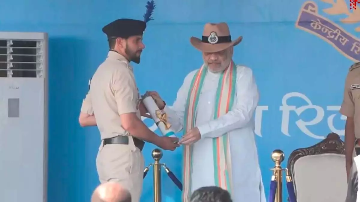 CRPF ने माओवादी खतरे को 4 जिलों तक सीमित कर दिया, नक्सली हिंसा में 70% की कमी आई: Amit Shah CRPF ने माओवादी खतरे को 4 जिलों तक सीमित कर दिया, नक्सली हिंसा में 70% की कमी आई: Amit Shah