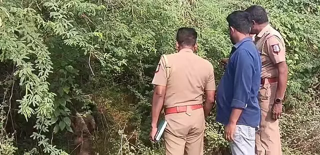 Tamil Nadu : अम्बुर के निकट सड़ी-गली पुरुष की लाश मिली Tamil Nadu : अम्बुर के निकट सड़ी-गली पुरुष की लाश मिली