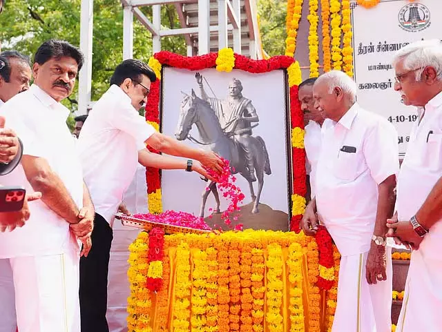 मुख्यमंत्री स्टालिन ने फिल्म थीरन चिन्नामलाई को श्रद्धांजलि दी मुख्यमंत्री स्टालिन ने फिल्म थीरन चिन्नामलाई को श्रद्धांजलि दी