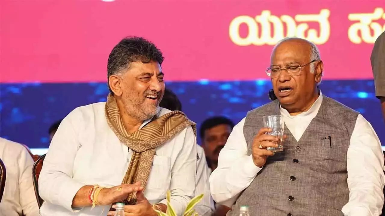 नौकरी पाना ही नहीं, बल्कि नौकरी पैदा करना जीवन का लक्ष्य होना चाहिए: DKS नौकरी पाना ही नहीं, बल्कि नौकरी पैदा करना जीवन का लक्ष्य होना चाहिए: DKS