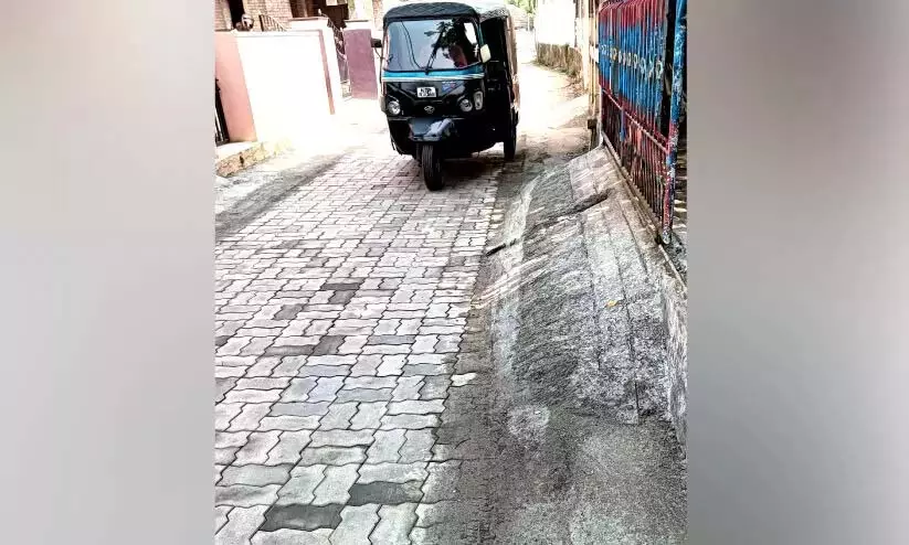 Kerala: पंचायत में सड़क पर अतिक्रमण व्यापक Kerala: पंचायत में सड़क पर अतिक्रमण व्यापक
