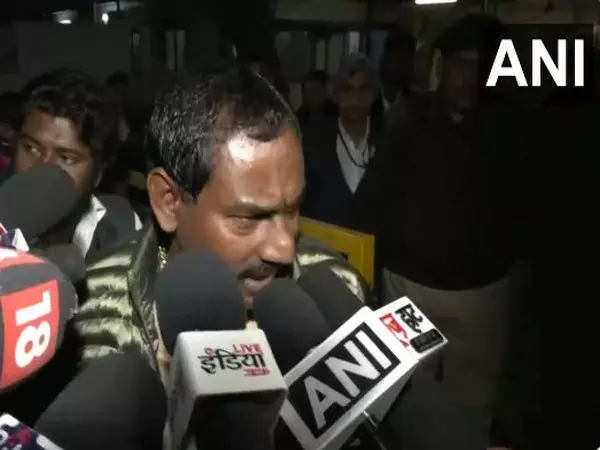 RJD MLA रीतलाल यादव और उनके साथियों ने विभिन्न आरोपों के तहत कोर्ट में सरेंडर किया RJD MLA रीतलाल यादव और उनके साथियों ने विभिन्न आरोपों के तहत कोर्ट में सरेंडर किया
