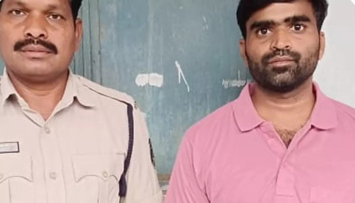 मौत का क्लीनिक चलाने वाला झोलाछाप डॉक्टर गिरफ्तार मौत का क्लीनिक चलाने वाला झोलाछाप डॉक्टर गिरफ्तार
