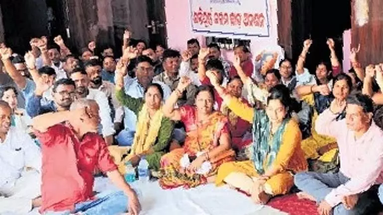 आयुष्मान भारत कार्ड पर हमले की मांग को लेकर Jagatsinghpur ब्लॉक कर्मचारियों ने हड़ताल की आयुष्मान भारत कार्ड पर हमले की मांग को लेकर Jagatsinghpur ब्लॉक कर्मचारियों ने हड़ताल की
