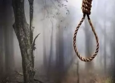 Shahjahanpur: बहू की हत्या के बाद ससुर ने पेड़ से लटककर की आत्महत्या Shahjahanpur: बहू की हत्या के बाद ससुर ने पेड़ से लटककर की आत्महत्या