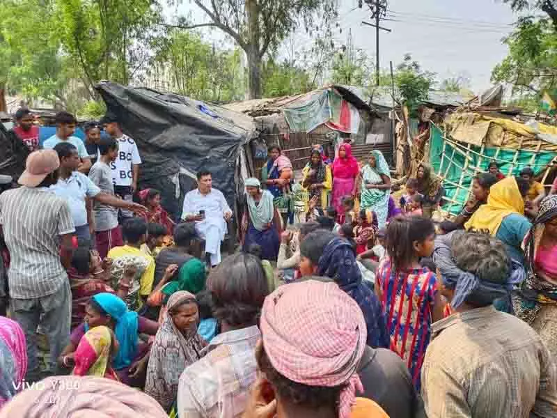 Ludhiana: प्रशासन ने निवासियों और नेताओं के विरोध के बीच अवैध झुग्गियों को ढहाया Ludhiana: प्रशासन ने निवासियों और नेताओं के विरोध के बीच अवैध झुग्गियों को ढहाया