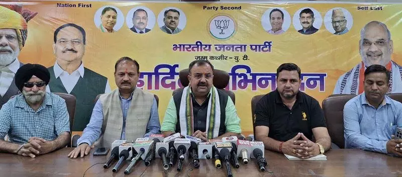 BJP विधायक ने जम्मू से रोहिंग्याओं और बांग्लादेशियों को वापस भेजने की मांग की BJP विधायक ने जम्मू से रोहिंग्याओं और बांग्लादेशियों को वापस भेजने की मांग की