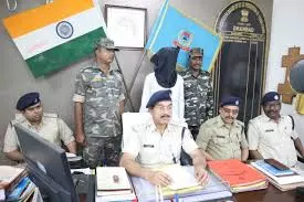 Dhanbad: KYC अपडेट के बहाने ठगी, साइबर ठग गिरफ्तार Dhanbad: KYC अपडेट के बहाने ठगी, साइबर ठग गिरफ्तार