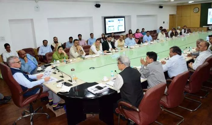 Jammu: मुख्यमंत्री ने मिशन युवा के शुभारंभ की तैयारियों की समीक्षा की Jammu: मुख्यमंत्री ने मिशन युवा के शुभारंभ की तैयारियों की समीक्षा की