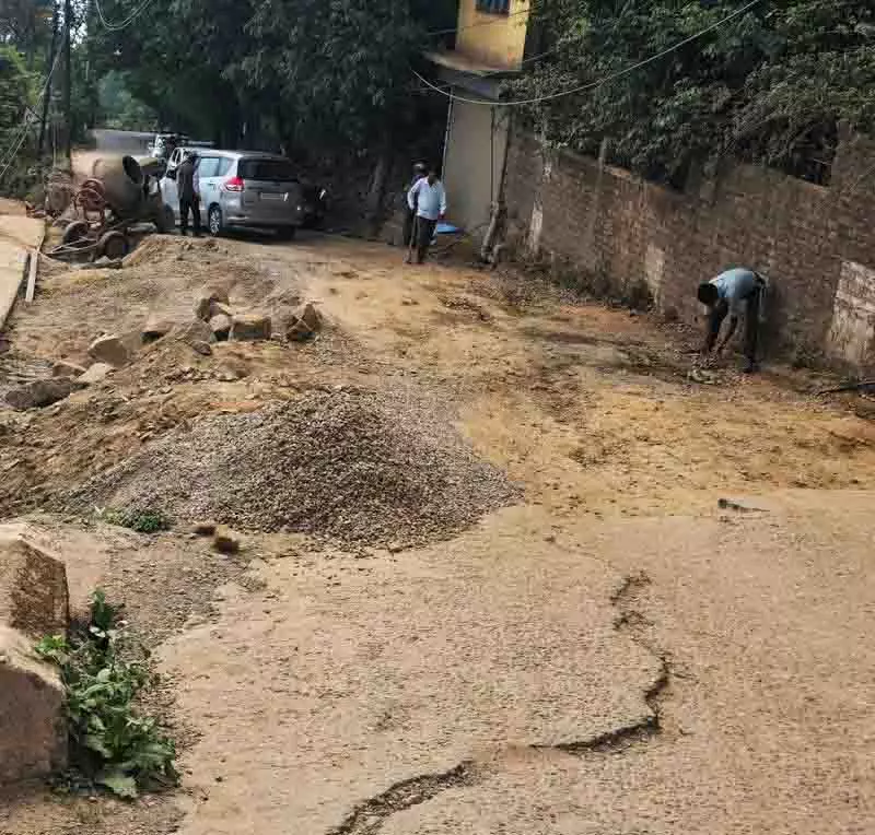 पीक सीजन से पहले पर्यटन उद्योग ने Mcleodganj की खराब सड़कों पर चिंता जताई पीक सीजन से पहले पर्यटन उद्योग ने Mcleodganj की खराब सड़कों पर चिंता जताई