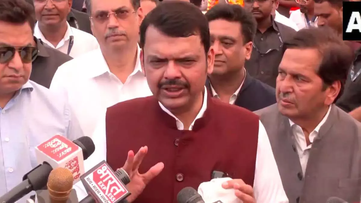 Maharashtra: सीएम ने स्कूलों में हिंदी को बढ़ावा देने को सही ठहराया Maharashtra: सीएम ने स्कूलों में हिंदी को बढ़ावा देने को सही ठहराया