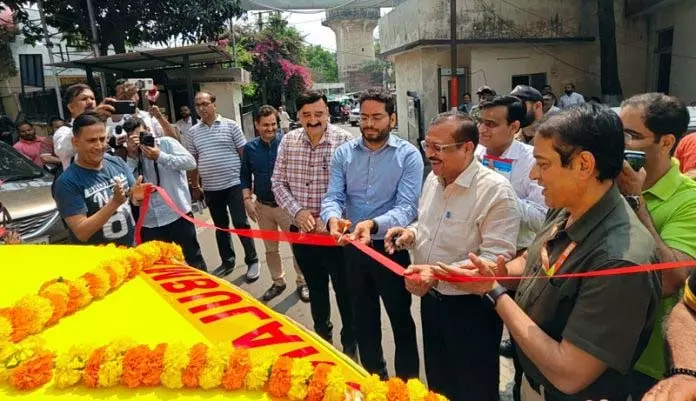 AAI जम्मू ने SMGS अस्पताल को दो एम्बुलेंस सौंपी AAI जम्मू ने SMGS अस्पताल को दो एम्बुलेंस सौंपी