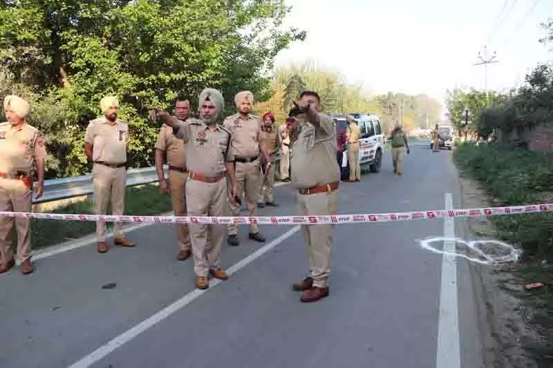 Jalandhar यूट्यूबर के घर पर ग्रेनेड फेंकने वाला सेना का जवान गिरफ्तार Jalandhar यूट्यूबर के घर पर ग्रेनेड फेंकने वाला सेना का जवान गिरफ्तार
