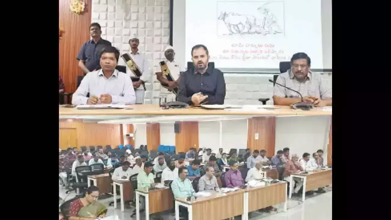 Telangana: जिला प्रशासन भूभारती पर जागरूकता अभियान शुरू करेगा Telangana: जिला प्रशासन भूभारती पर जागरूकता अभियान शुरू करेगा