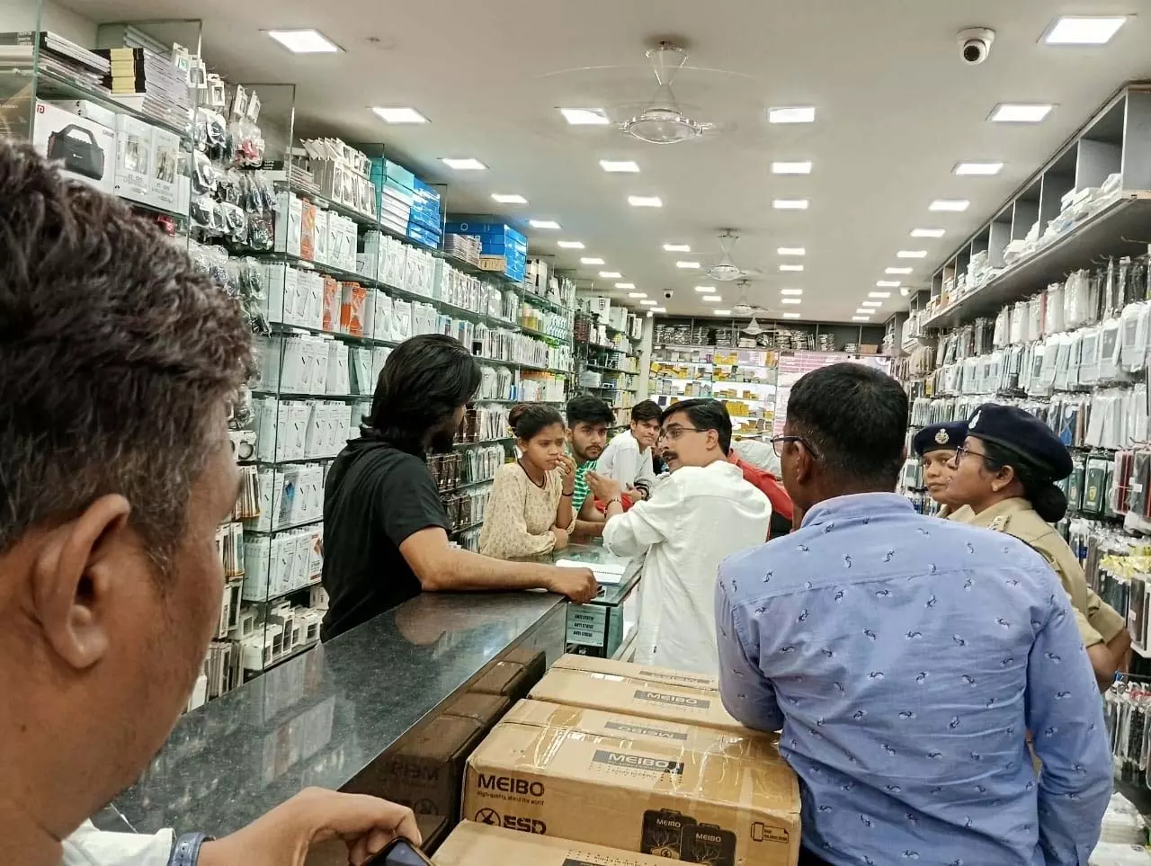 बाल श्रम के खिलाफ रविभवन में बड़ी कार्रवाई बाल श्रम के खिलाफ रविभवन में बड़ी कार्रवाई