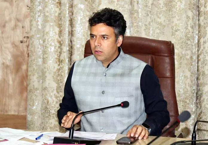 DC श्रीनगर ने प्रमुख जल निकासी परियोजनाओं की प्रगति की समीक्षा की DC श्रीनगर ने प्रमुख जल निकासी परियोजनाओं की प्रगति की समीक्षा की