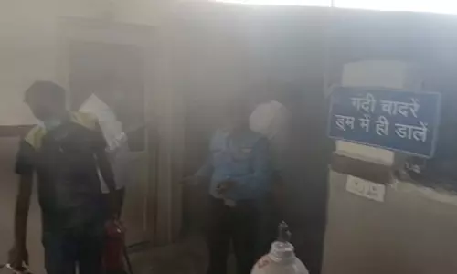 अस्पताल में आग, मरीज को निकालने के दौरान ऑक्सीजन मास्क गिरा, मौत अस्पताल में आग, मरीज को निकालने के दौरान ऑक्सीजन मास्क गिरा, मौत