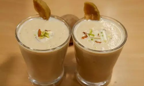 Chikoo Milkshake: शरीर के लिए कई तरह से फायदेमंद है ये ड्रिंक Chikoo Milkshake: शरीर के लिए कई तरह से फायदेमंद है ये ड्रिंक