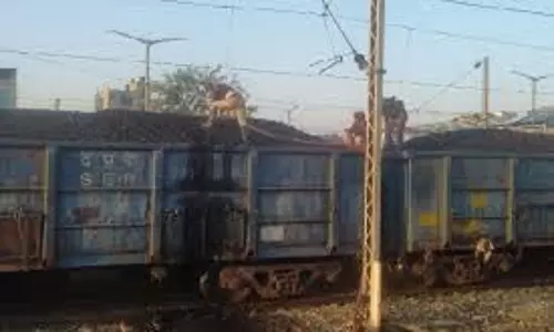 Odisha:  कोयला लदी मालगाड़ी के 2 डिब्बों में लगी आग