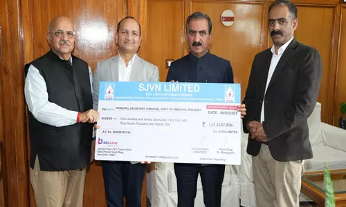 एसजेवीएनएल ने CM Sukhu को 121.33 करोड़ रुपये का अंतरिम लाभांश चेक भेंट किया