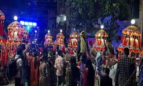 153 पुलिसकर्मी बने बाराती, कुख्यात गिरोह के 4 सदस्यों को दबोचा, शादी में खलबली 153 पुलिसकर्मी बने बाराती, कुख्यात गिरोह के 4 सदस्यों को दबोचा, शादी में खलबली
