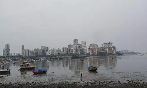 Mumbai : सपनों के शहर में बादल छाए उमस से राहत नहीं Mumbai : सपनों के शहर में बादल छाए उमस से राहत नहीं