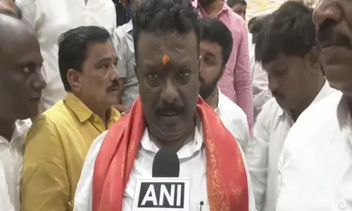 समाज और पार्टी की सेवा करने का अवसर: MLC के रूप में शपथ लेने के बाद बीआरएस नेता दासोजू श्रवण कुमार समाज और पार्टी की सेवा करने का अवसर: MLC के रूप में शपथ लेने के बाद बीआरएस नेता दासोजू श्रवण कुमार