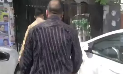 CBI ने आप नेता दुर्गेश पाठक के घर की तलाशी ली CBI ने आप नेता दुर्गेश पाठक के घर की तलाशी ली