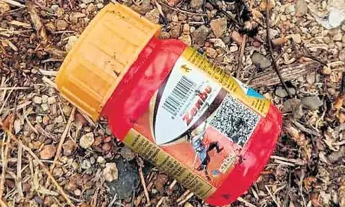 Adilabad स्कूल में पीने के पानी में रसायन मिलाने के आरोप में एक व्यक्ति गिरफ्तार Adilabad स्कूल में पीने के पानी में रसायन मिलाने के आरोप में एक व्यक्ति गिरफ्तार