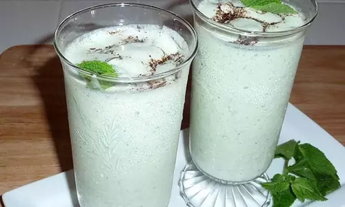 Recipe: घर आए मेहमानों को पिलाएं दही का ये शर्बत Recipe: घर आए मेहमानों को पिलाएं दही का ये शर्बत