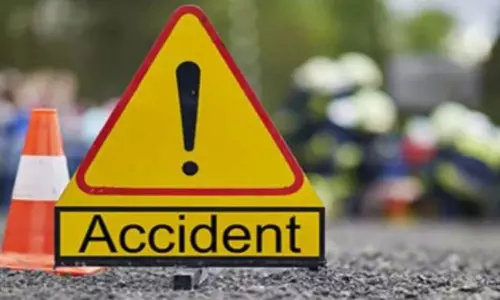 Mumbai : एलफिंस्टन ब्रिज के पास बाइक फिसलने से 39 वर्षीय व्यक्ति की मौत Mumbai : एलफिंस्टन ब्रिज के पास बाइक फिसलने से 39 वर्षीय व्यक्ति की मौत