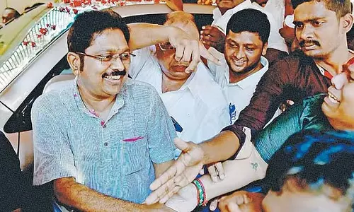 EPS ने टीटीवी दिनाकरन के खिलाफ मामला वापस लिया EPS ने टीटीवी दिनाकरन के खिलाफ मामला वापस लिया