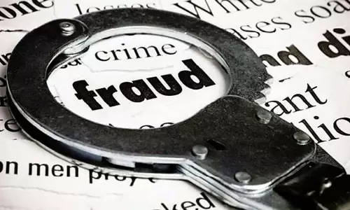 Mumbai: डोंगरी पुलिस ने जौहरी से ₹2.3 करोड़ ठगने के आरोप में 2 लोगों को किया गिरफ्तार Mumbai: डोंगरी पुलिस ने जौहरी से ₹2.3 करोड़ ठगने के आरोप में 2 लोगों को किया गिरफ्तार