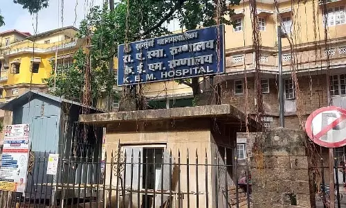 मुंबई : KEM अस्पताल के कर्मचारी 2 महीने की सैलरी देरी के खिलाफ गुलाब लेकर विरोध प्रदर्शन करेंगे