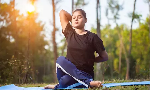 Yoga Tips: चिलचिलाती गर्मी से राहत दिलाएंगे ये योगासन, शरीर को ठंडा रखने में हैं कारगर Yoga Tips: चिलचिलाती गर्मी से राहत दिलाएंगे ये योगासन, शरीर को ठंडा रखने में हैं कारगर