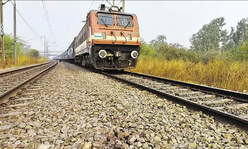 फिर हुई ट्रेन पलटाने की कोशिश? बड़ी साजिश नाकाम हुई