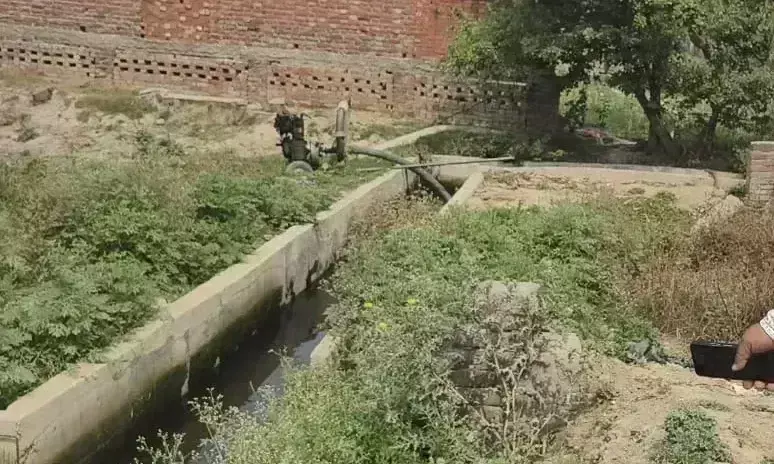 Hardoi: अवर अभियंता की जांच में आरसीसी नाला में घटिया सामग्री की पुष्टि हुई Hardoi: अवर अभियंता की जांच में आरसीसी नाला में घटिया सामग्री की पुष्टि हुई