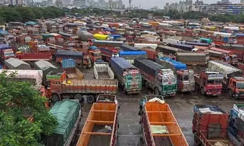 ट्रक हड़ताल जारी: आपूर्ति बाधित, आवश्यक वस्तुओं की कीमतें बढ़ीं ट्रक हड़ताल जारी: आपूर्ति बाधित, आवश्यक वस्तुओं की कीमतें बढ़ीं