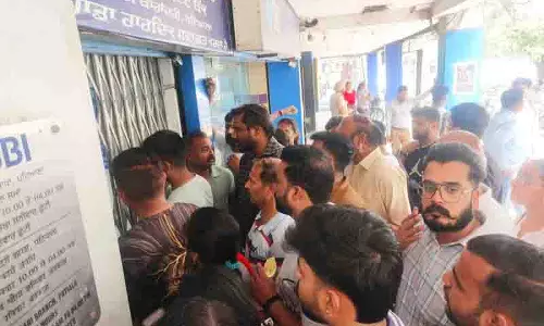 Patiala में पंजीकरण के लिए कतार में लगे अमरनाथ यात्री
