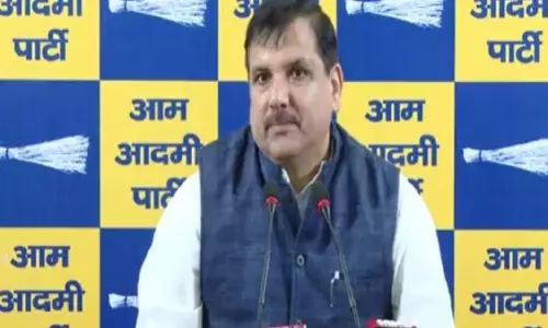 संजय सिंह ने आप के दुर्गेश पाठक पर CBI की छापेमारी को लेकर बीजेपी की आलोचना की संजय सिंह ने आप के दुर्गेश पाठक पर CBI की छापेमारी को लेकर बीजेपी की आलोचना की