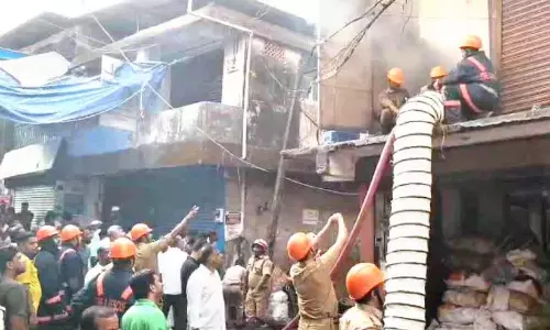 Kerala: थालीपराम्बिल में नारियल तेल उत्पादन संयंत्र जलकर खाक हो गया